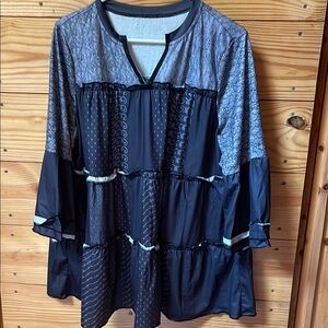 Women's Black and Gray Top